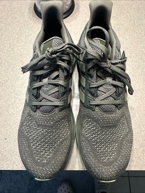adidas Men's Olive Gray Athletic Running Shoes